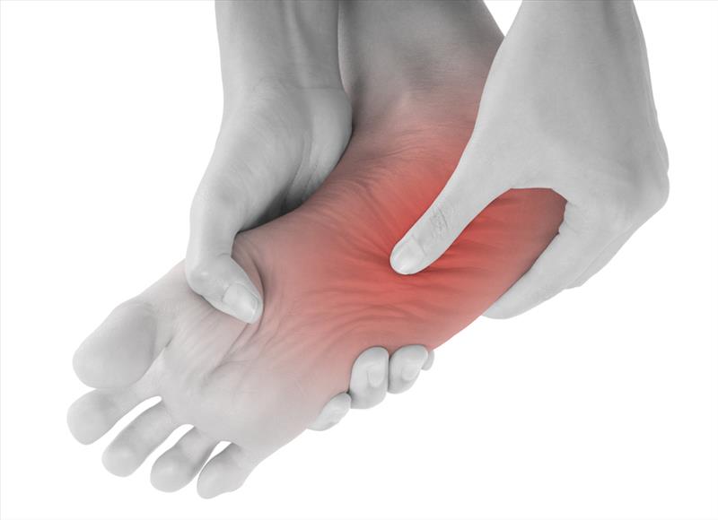 علل درد قوس کف پا و درمان آن